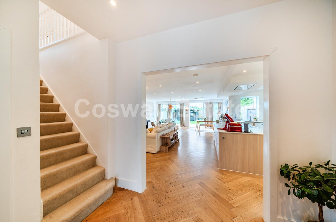 Featherstone Road, Mill Hill, NW7, London